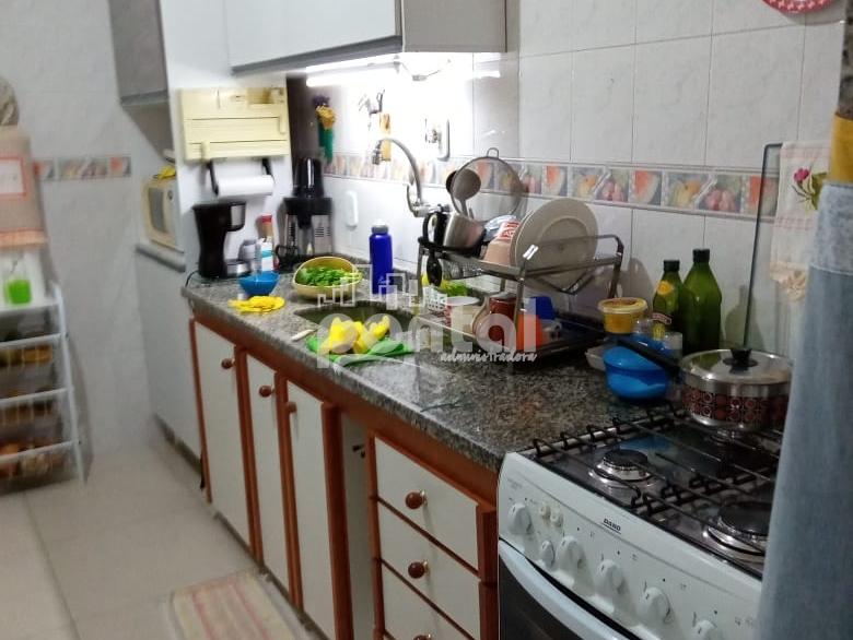 Apartamento com 02 quartos no Centro
