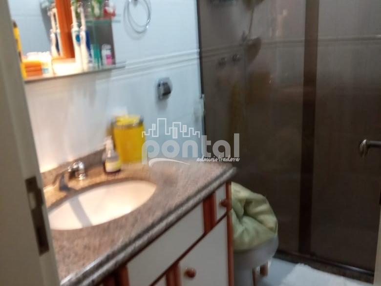 Apartamento com 02 quartos no Centro