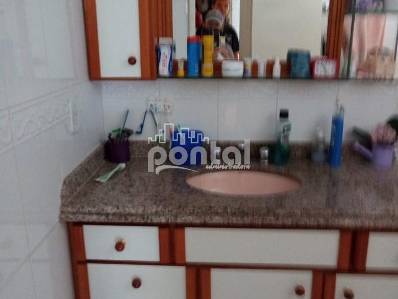 Apartamento com 02 quartos no Centro