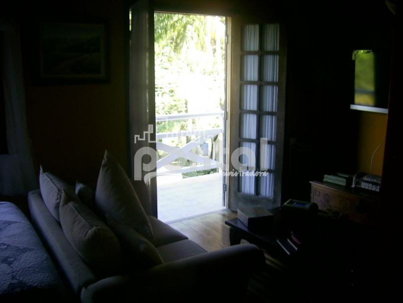 Casa com 04 quartos em Mury
