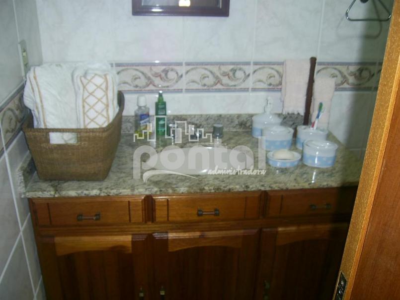 Casa com 04 quartos em Mury