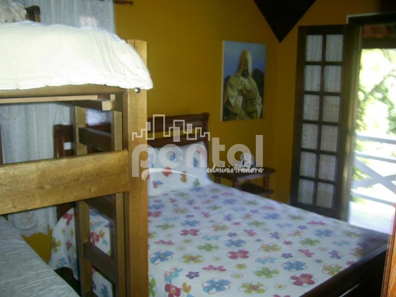 Casa com 04 quartos em Mury