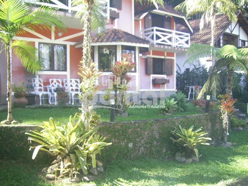 Casa com 04 quartos em Mury