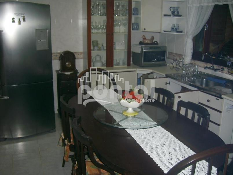 Casa com 04 quartos em Mury