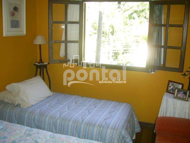 Casa com 04 quartos em Mury