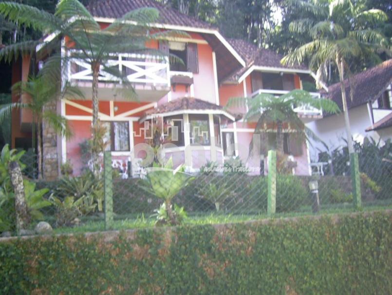 Casa com 04 quartos em Mury
