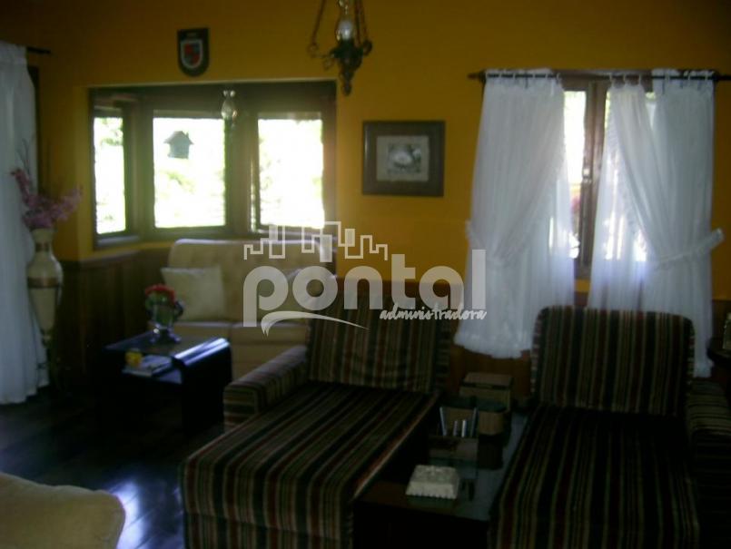 Casa com 04 quartos em Mury
