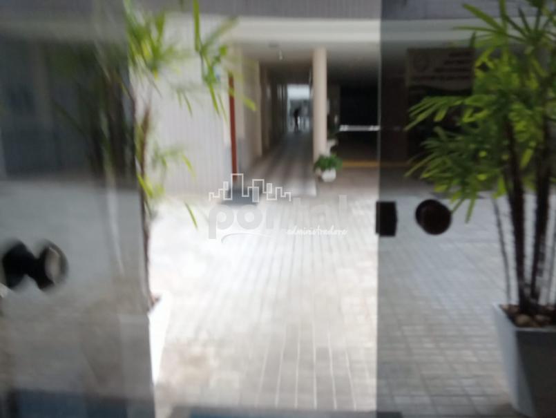 Apartamento com 02 quartos no Centro