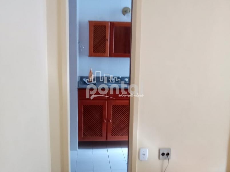 Apartamento com 02 quartos no Centro