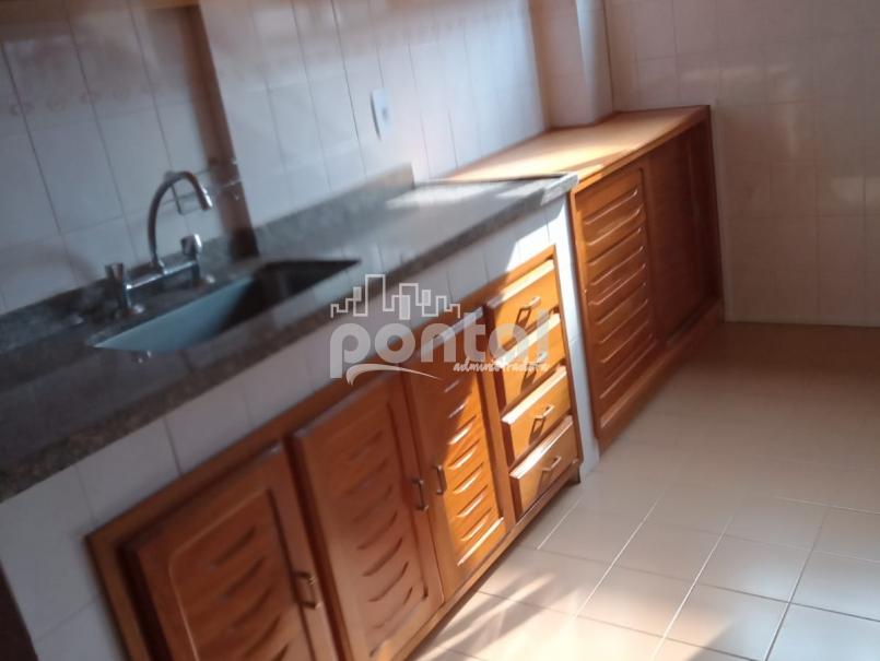 Apartamento com 02 quartos no Centro