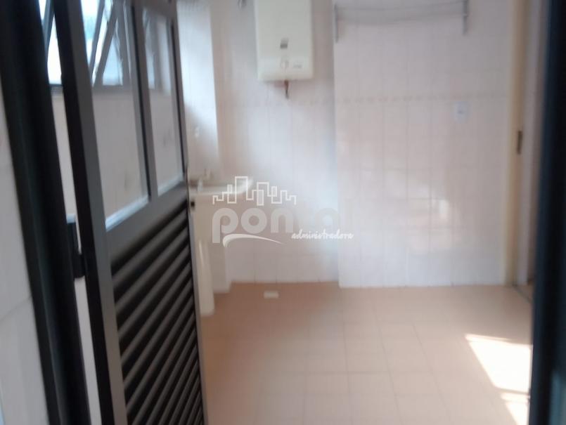 Apartamento com 02 quartos no Centro
