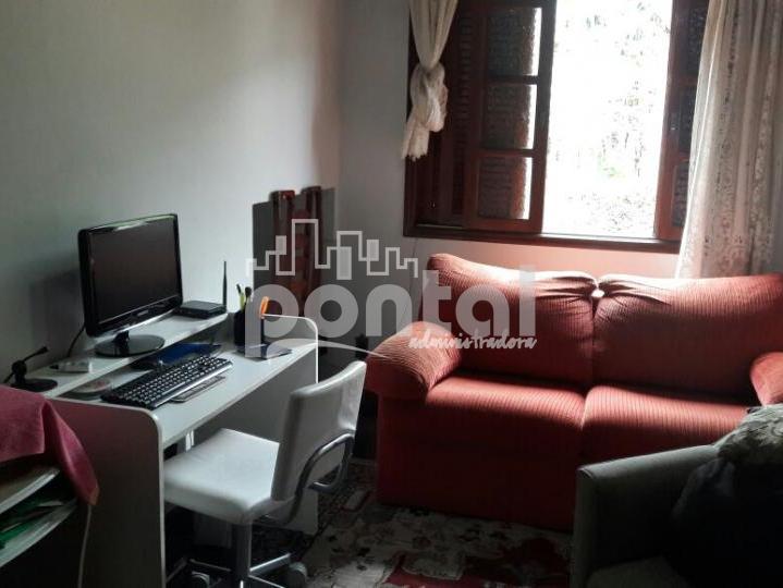 Casa Duplex composta por 04 quartos nas Braunes