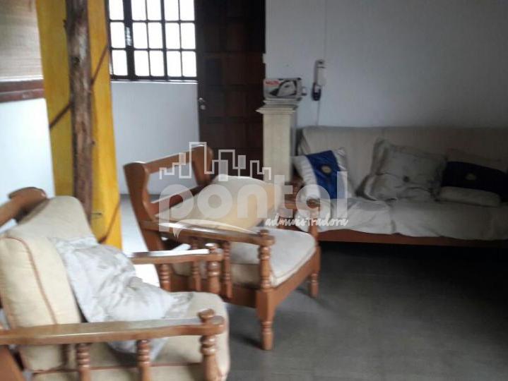 Casa Duplex composta por 04 quartos nas Braunes