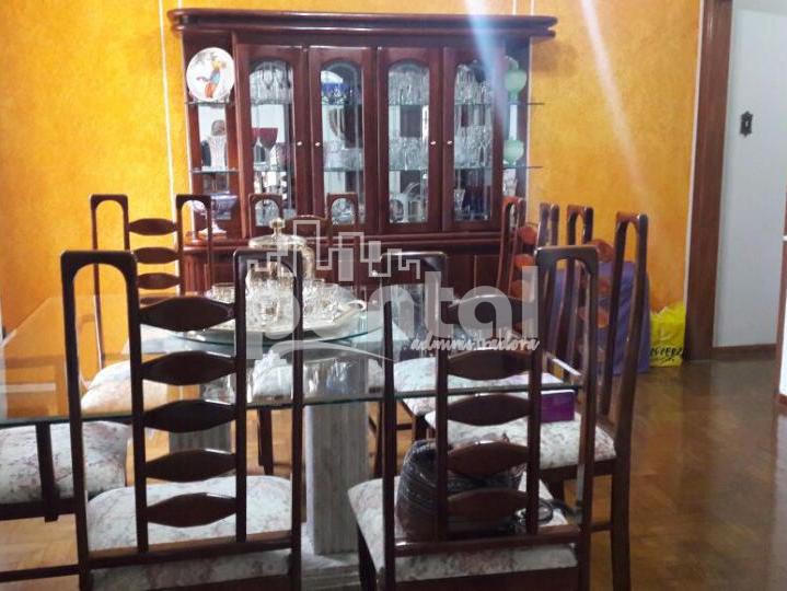 Casa Duplex composta por 04 quartos nas Braunes
