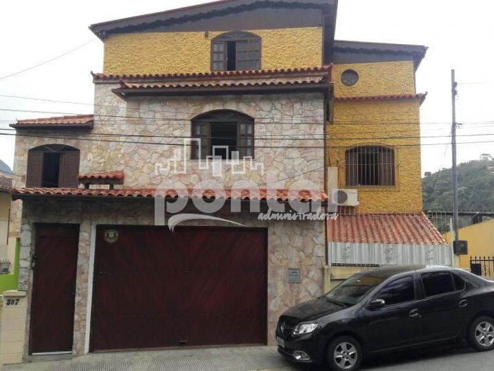 Casa Duplex composta por 04 quartos nas Braunes
