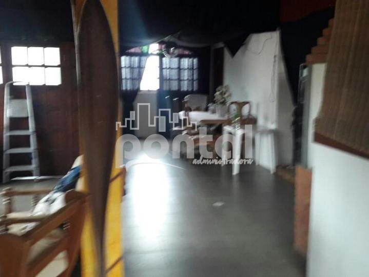 Casa Duplex composta por 04 quartos nas Braunes