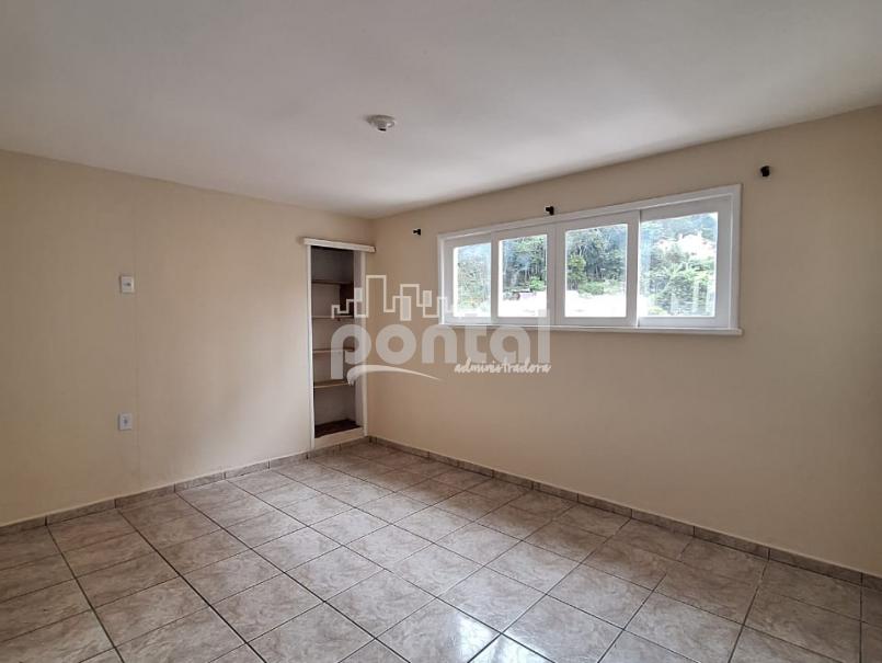 Apartamento com 02 quartos no Centro