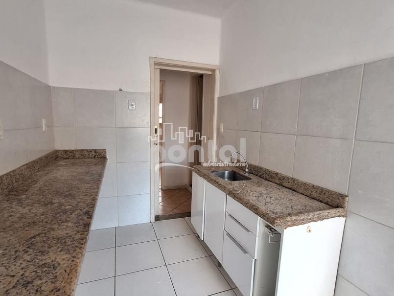 Apartamento com 02 quartos no Centro