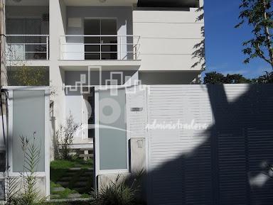 Casa com 04 quartos em Pendotiba - Niterói