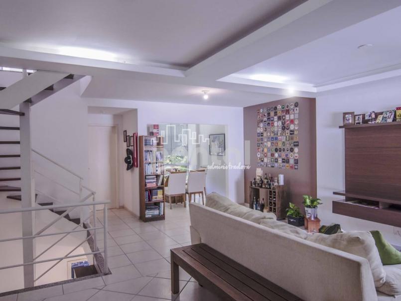 Casa com 04 quartos em Pendotiba - Niterói